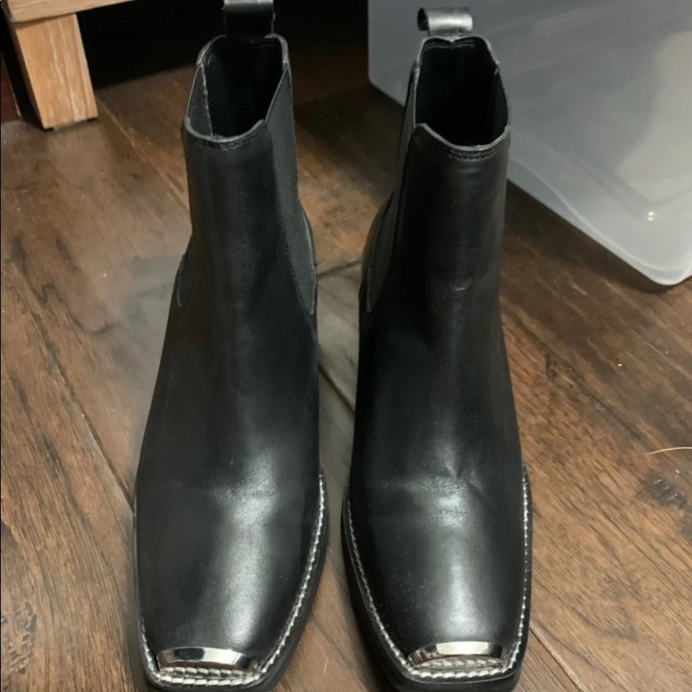 Urban outfitters black Chelsea boots